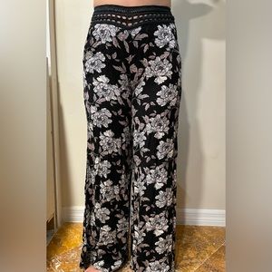 Wide leg pants with floral print